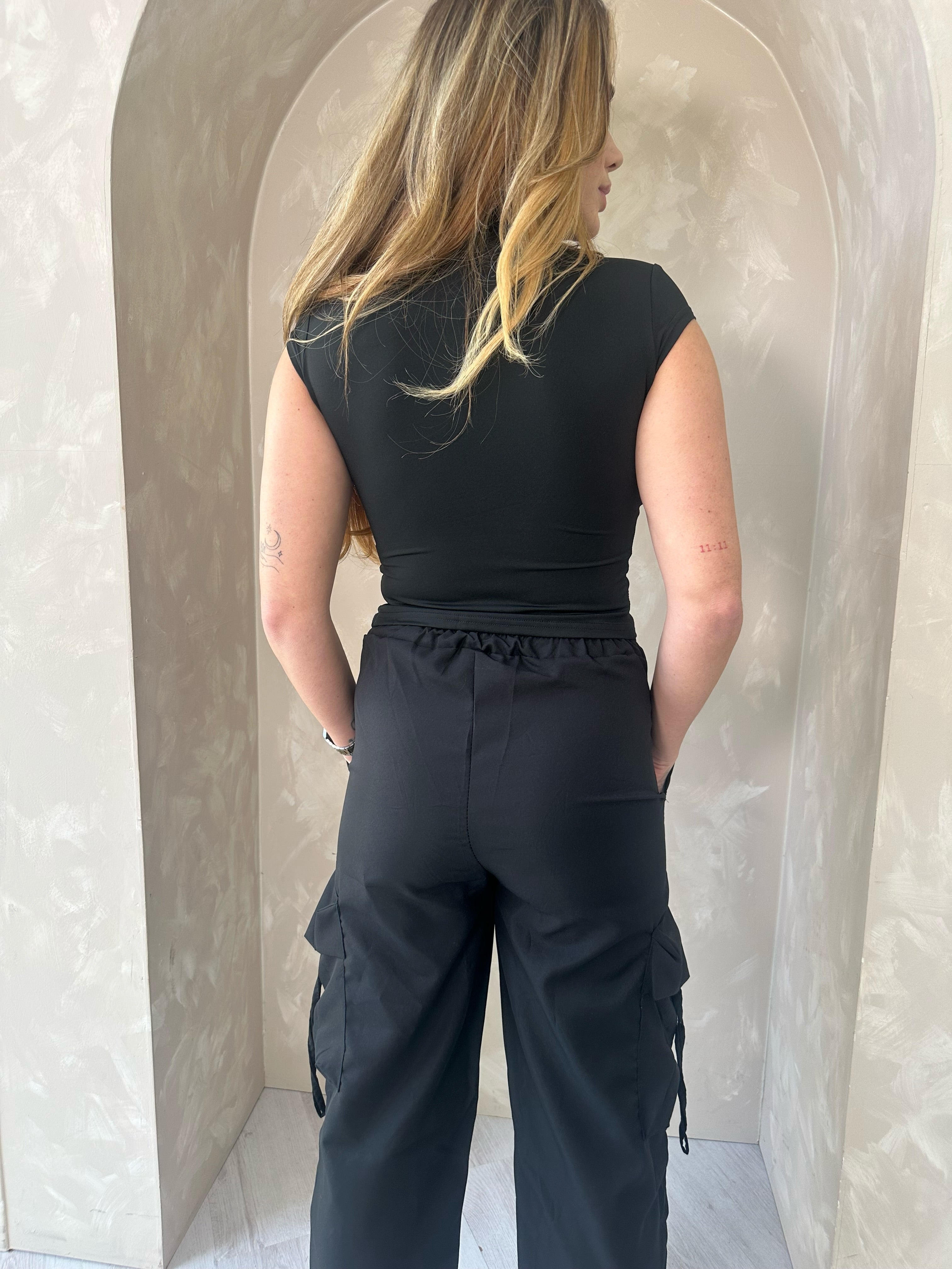 Straight Leg Cargo Trousers in Black