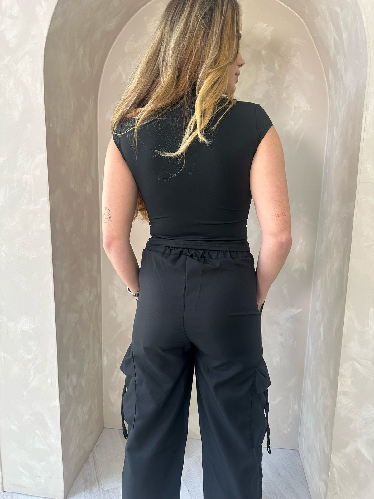 Straight Leg Cargo Trousers in Black