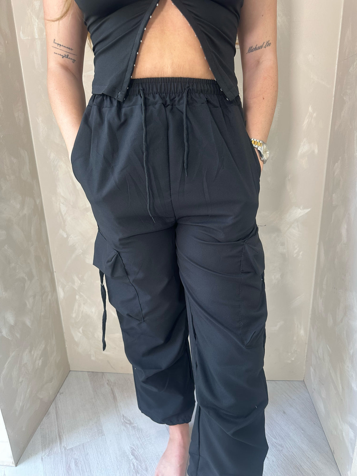 Straight Leg Cargo Trousers in Black